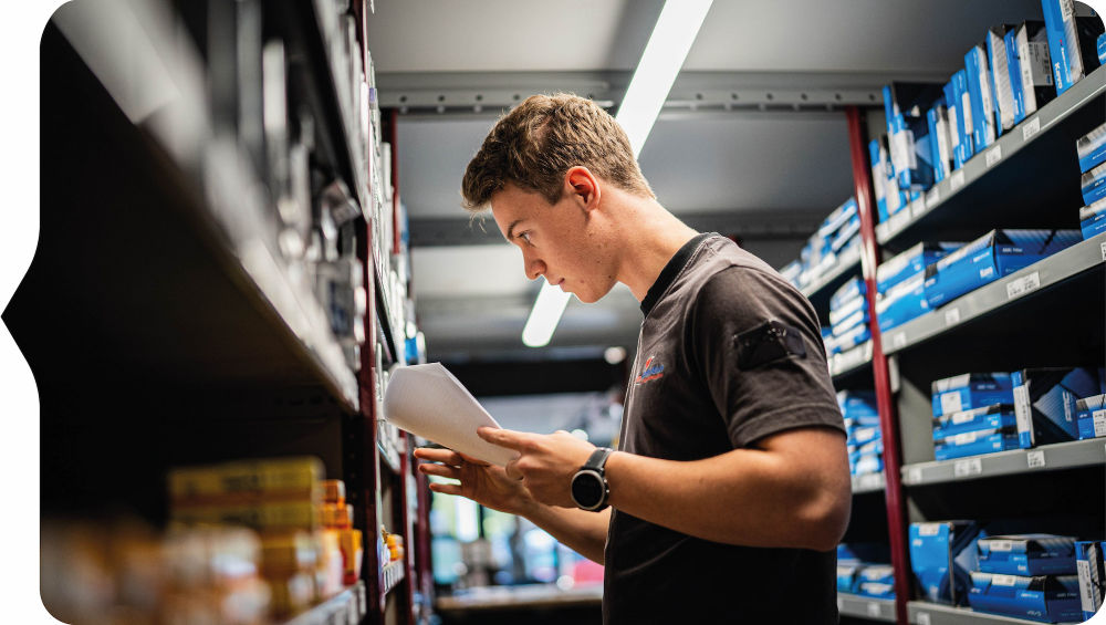 Werknemer aan het werk bij HAP automaterialen Veldhoven