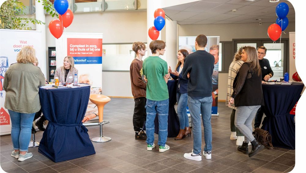 Bezoekers op de open bedrijven dag