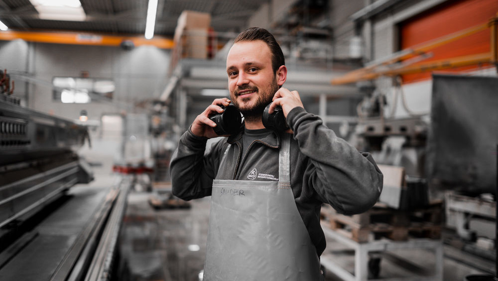 Sander als productiemedewerker bij Breti