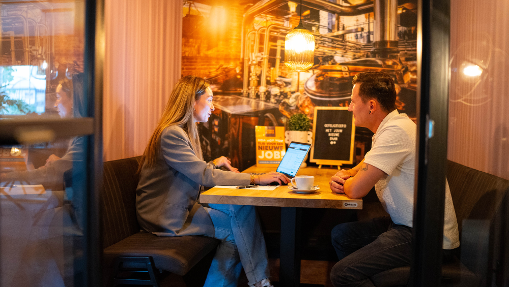 Recruiter voert sollicitatie intake gesprek