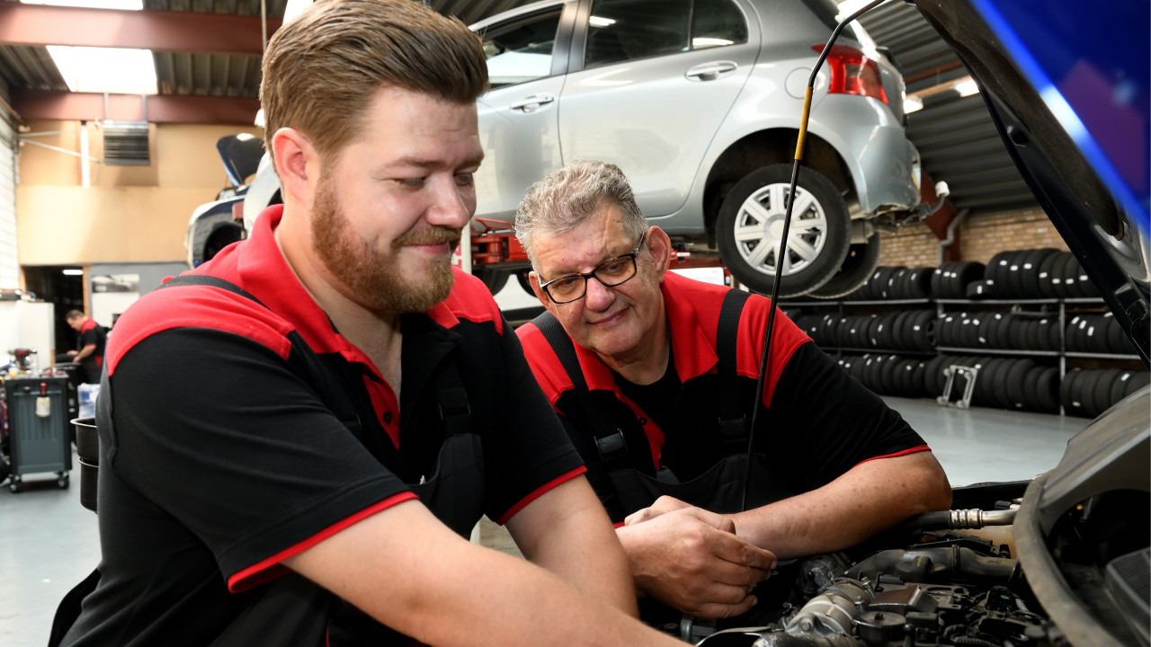 Garage Bert Bruil Son en breugel afbeelding 1